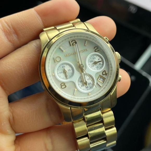 Michael Kors NEW BATTERY Gold Watch Mother of Pearl MK-5305 Runway Chronograph - Picture 6 of 15